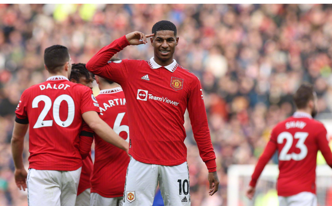 火力超凶猛！巴萨10轮西甲狂轰33球，第二皇马仅进21球