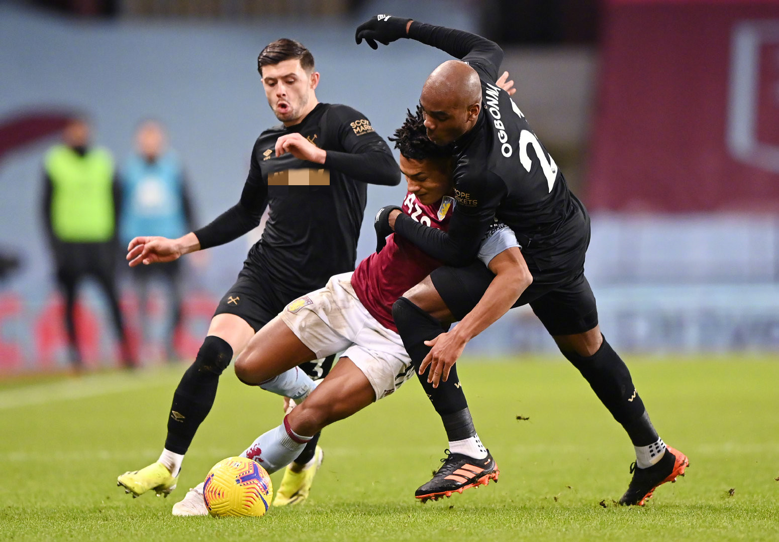 波兰记者：莱万无意离开巴萨，他现在非常开心并希望履行完合同.